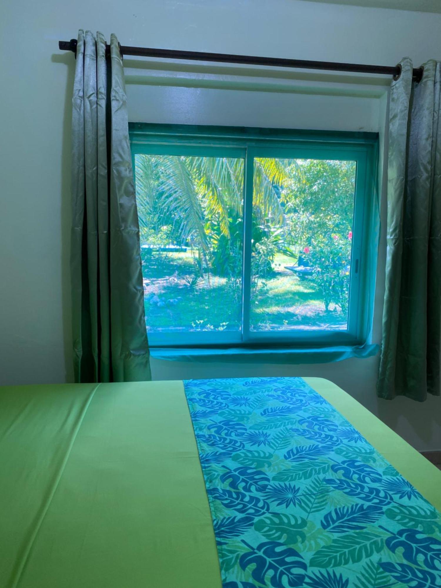 Chez Taua Maison Isolee Pas De Wifi Ni Bus Opoa Esterno foto